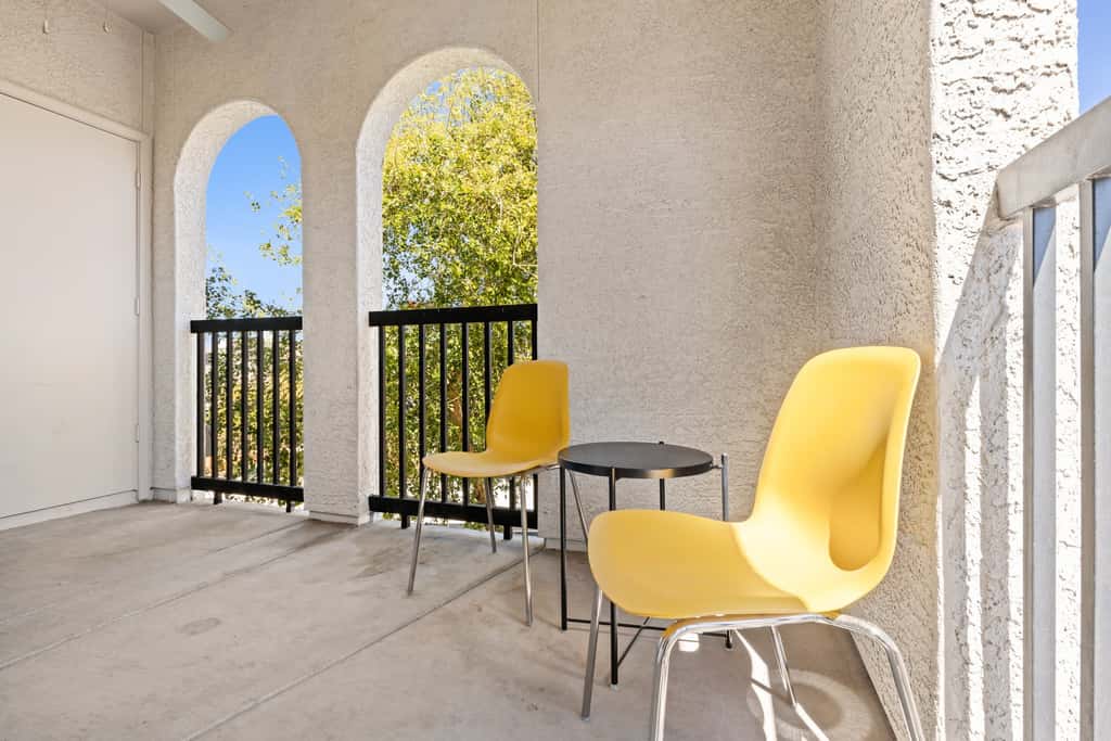 Modern 2BR CozySuites Glendale by stadium w/ pool!