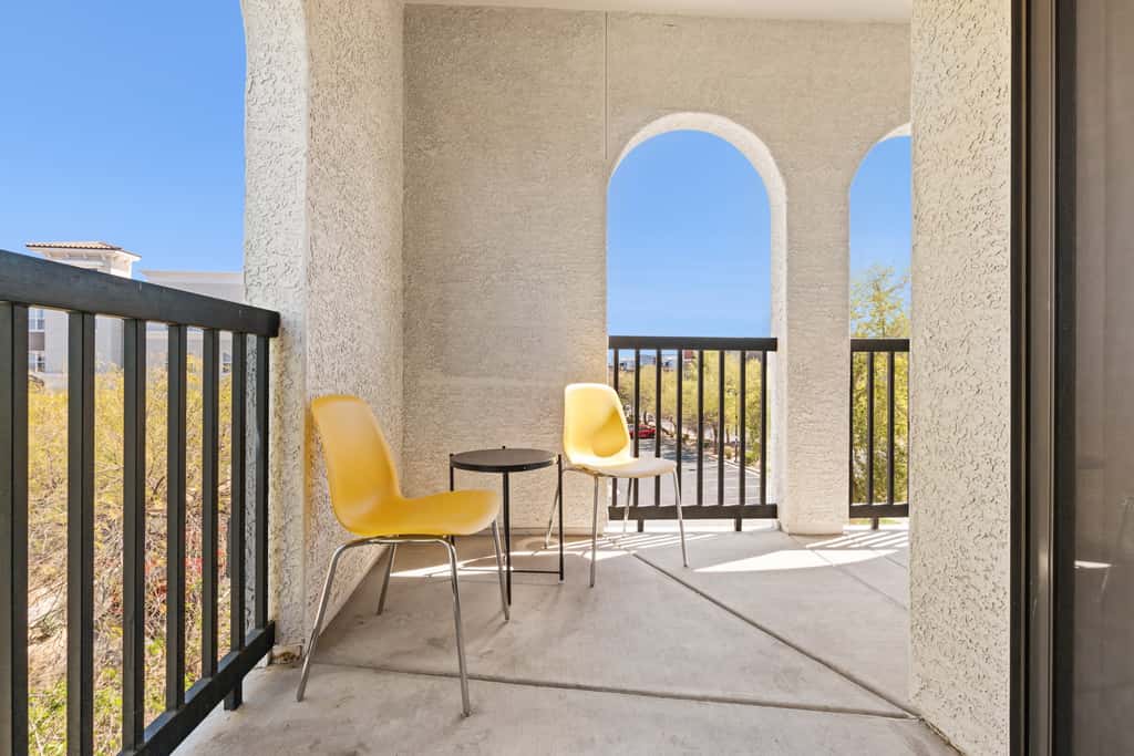 Modern 2BR CozySuites Glendale by stadium w/ pool!