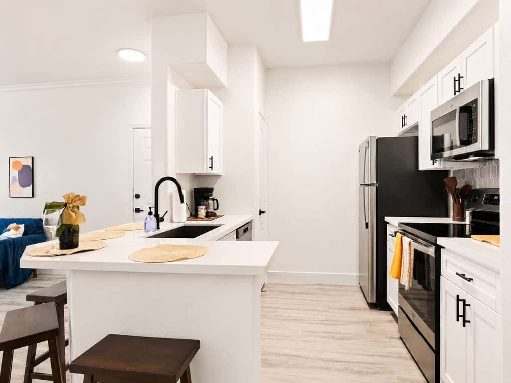 CozySuites Chandler 1BR with 2 Pools + Jacuzzi