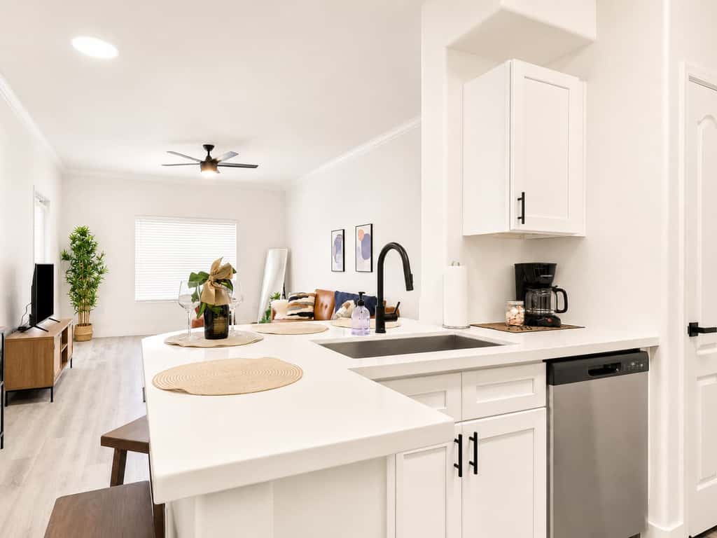 CozySuites Chandler 1BR with 2 Pools + Jacuzzi