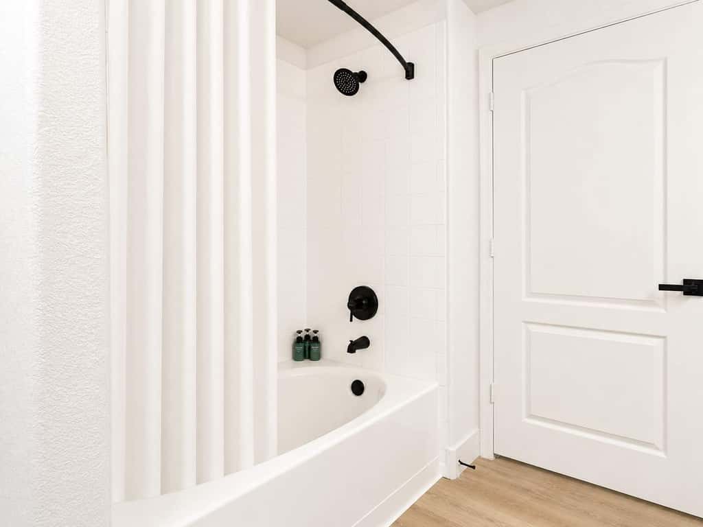 CozySuites Chandler 1BR with 2 Pools + Jacuzzi
