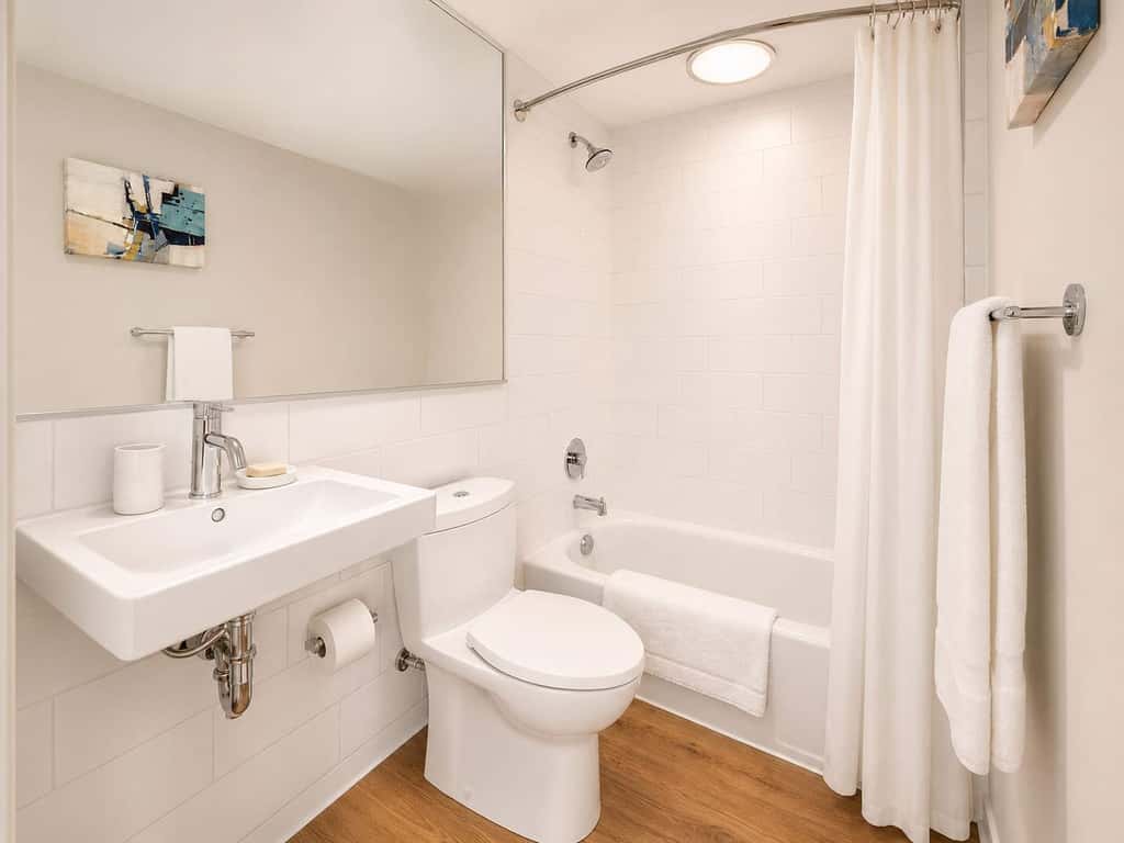 Roami at Studio 135 - Modern Studio | 2 units
