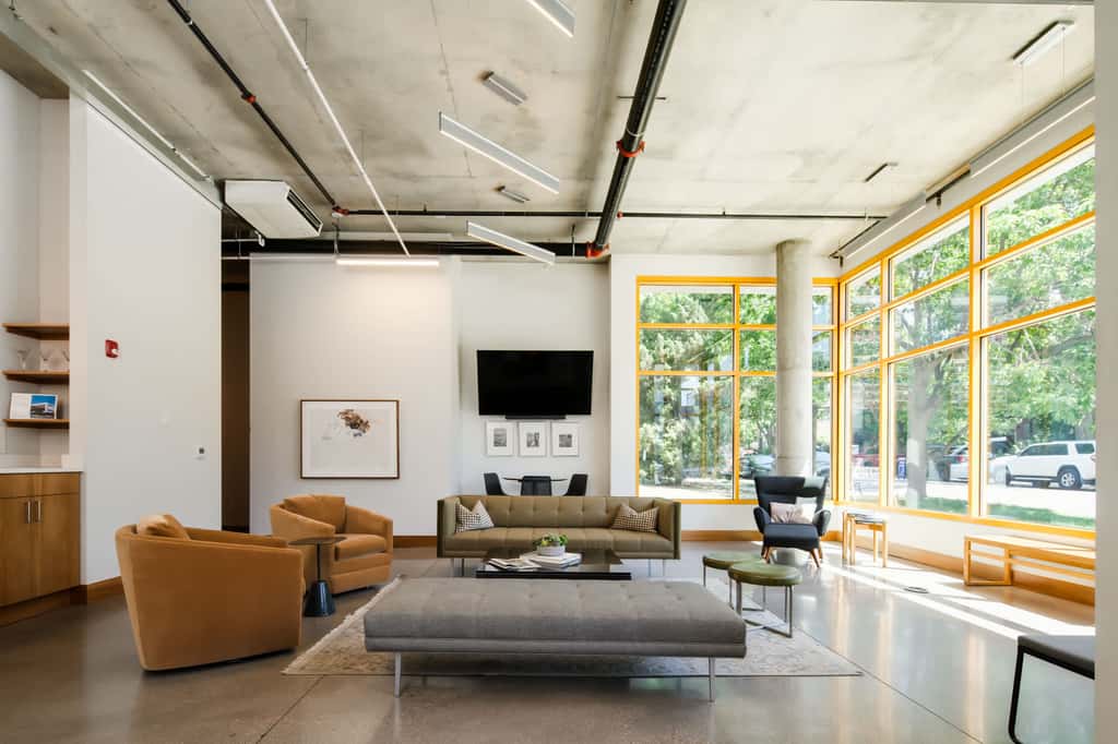 Roami at Studio 135 - Bright and Spacious 2BR