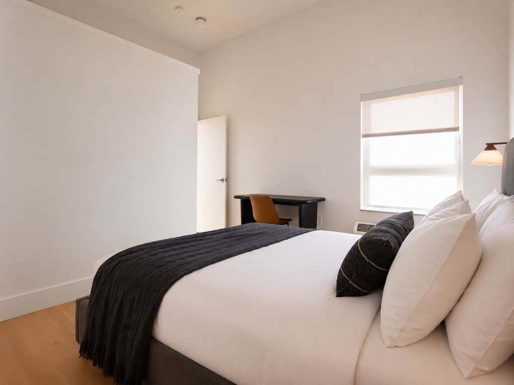 Roami at Studio 135 - Bright and Spacious 2BR