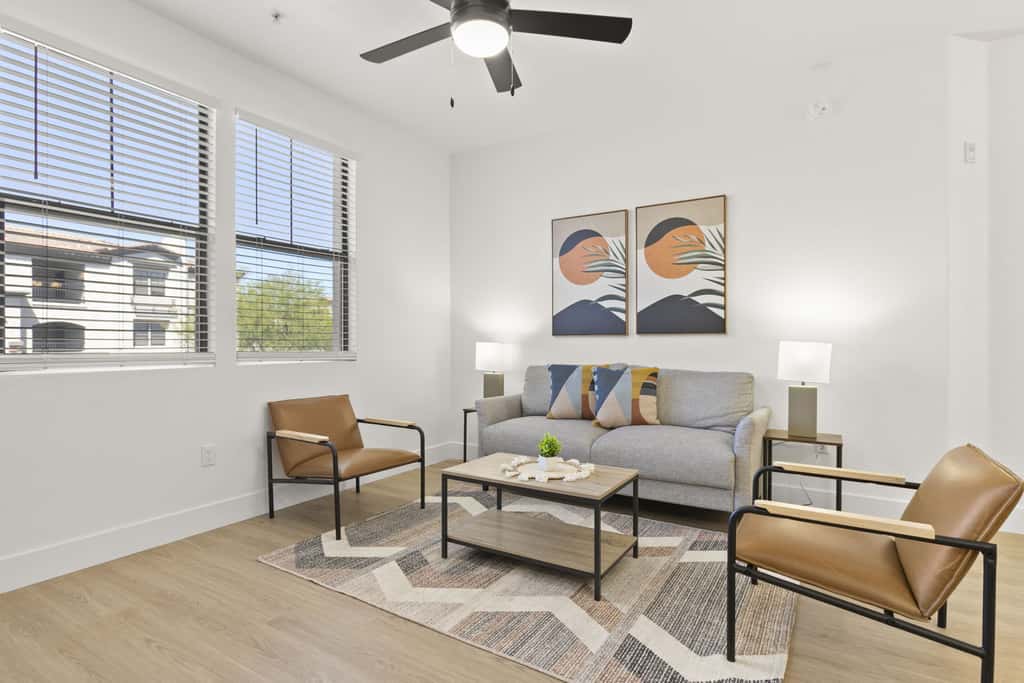 CozySuites Glendale close to the stadium w/ pool!
