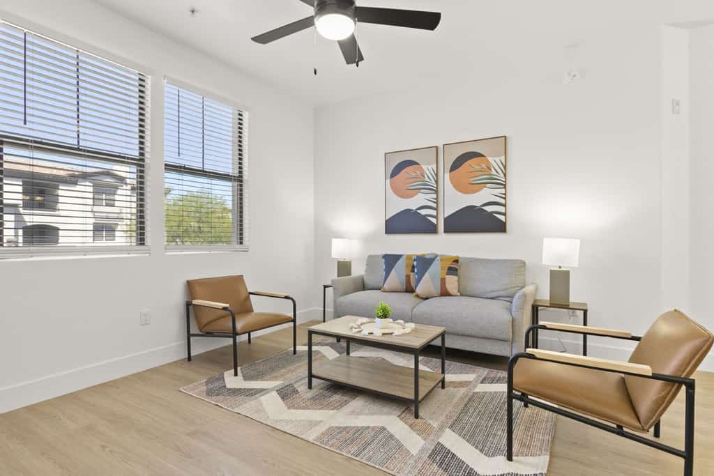 CozySuites Glendale close to the stadium w/ pool!