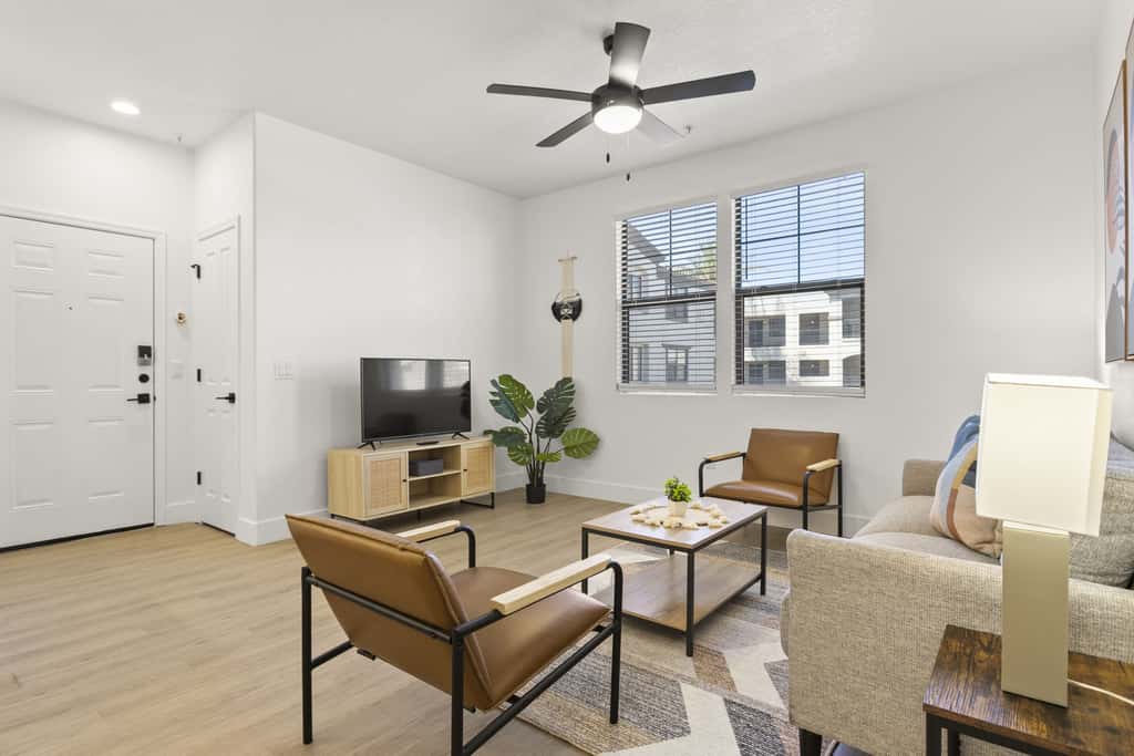 CozySuites Glendale close to the stadium w/ pool!