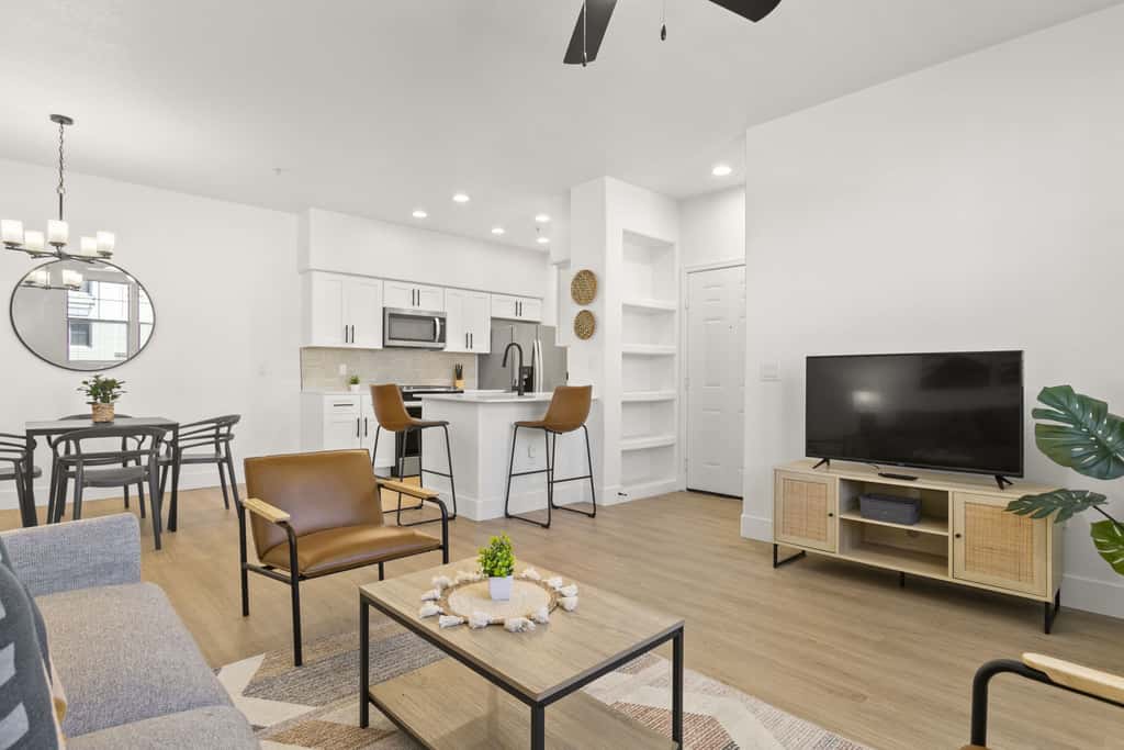 CozySuites Glendale close to the stadium w/ pool!