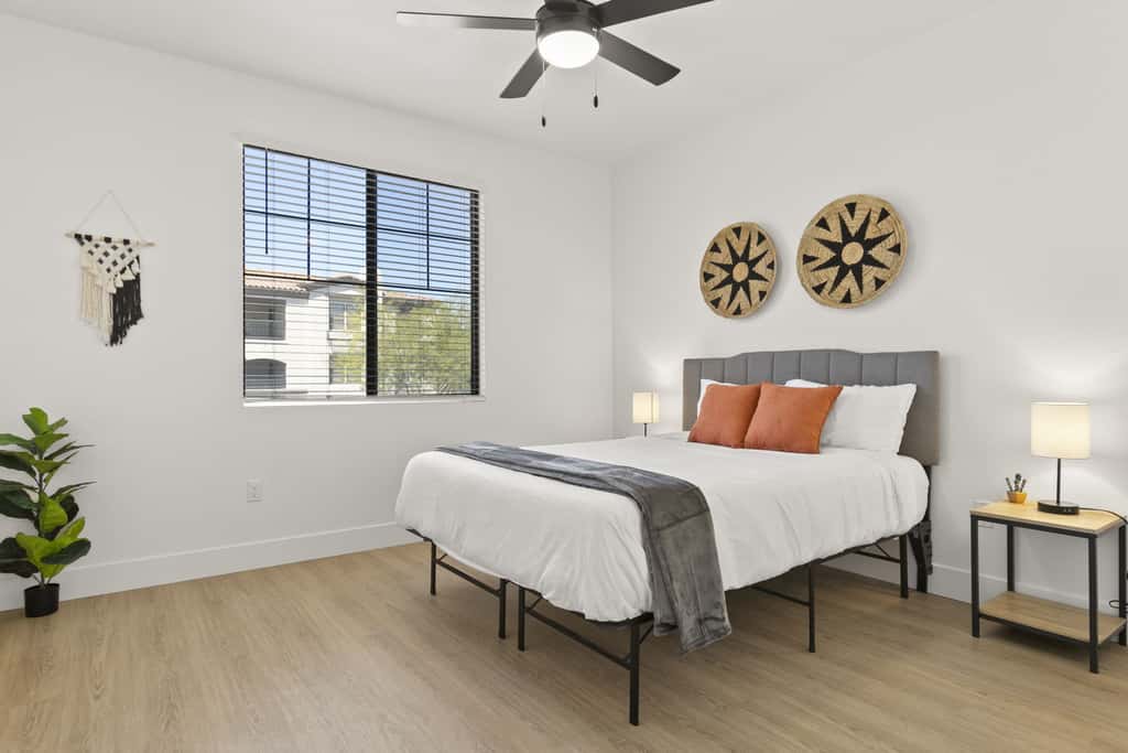 CozySuites Glendale close to the stadium w/ pool!