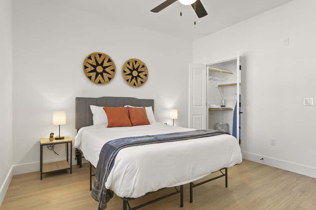 CozySuites Glendale close to the stadium w/ pool!
