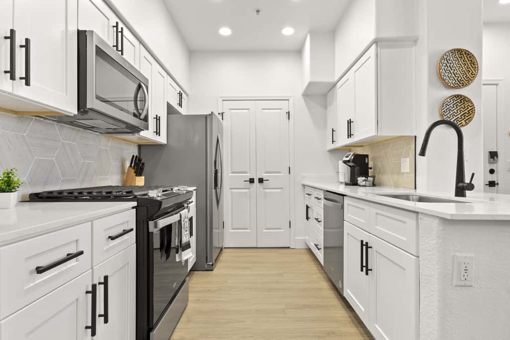 CozySuites Glendale close to the stadium w/ pool!