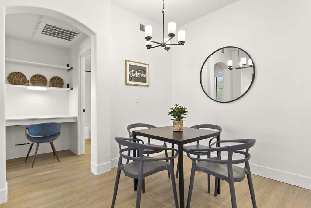 CozySuites Glendale close to the stadium w/ pool!