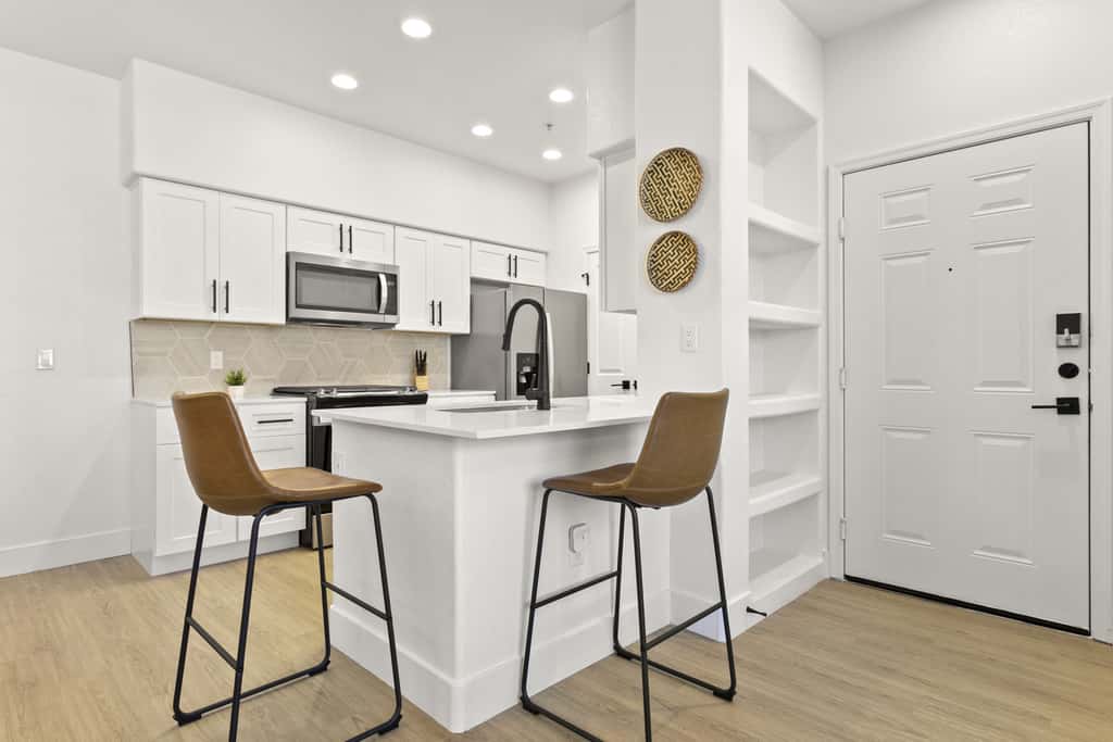 CozySuites Glendale close to the stadium w/ pool!