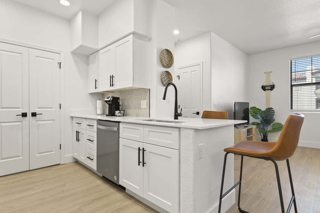 CozySuites Glendale close to the stadium w/ pool!