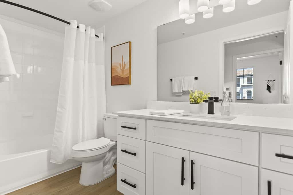 CozySuites Glendale close to the stadium w/ pool!