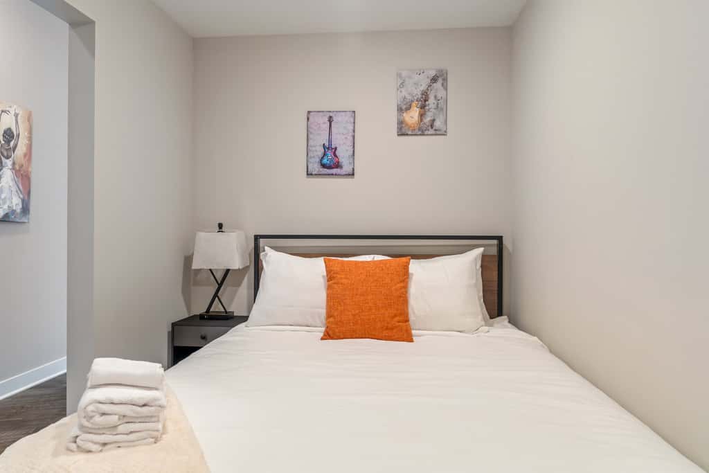CozySuites - Penrose on Mass w/ pool & parking #3