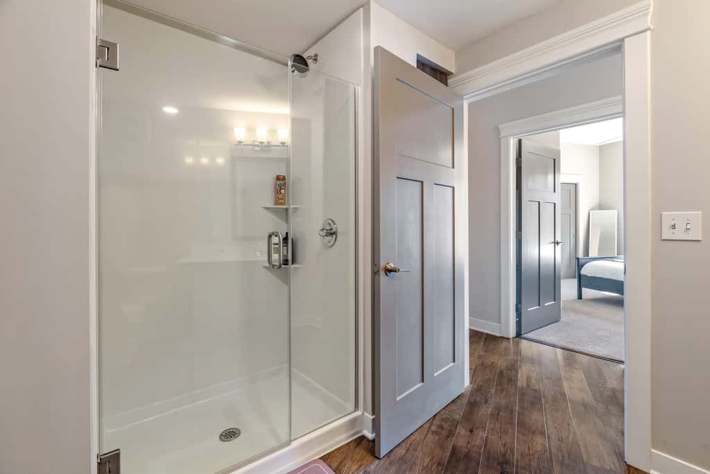 CozySuites - Penrose on Mass w/ pool & parking #3