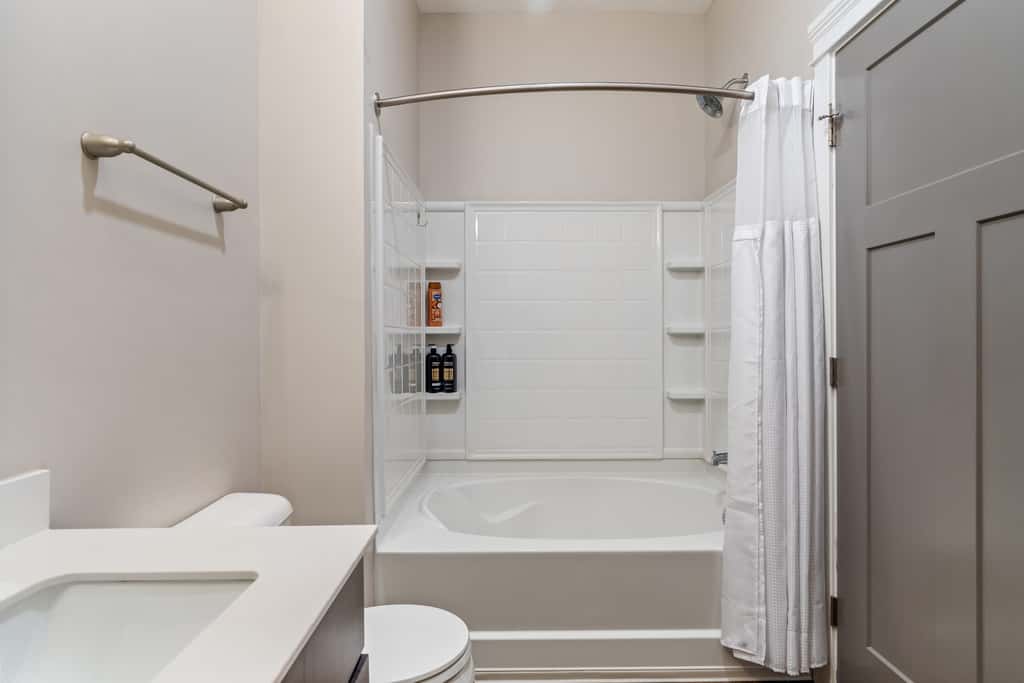 CozySuites - Penrose on Mass w/ pool & parking #3