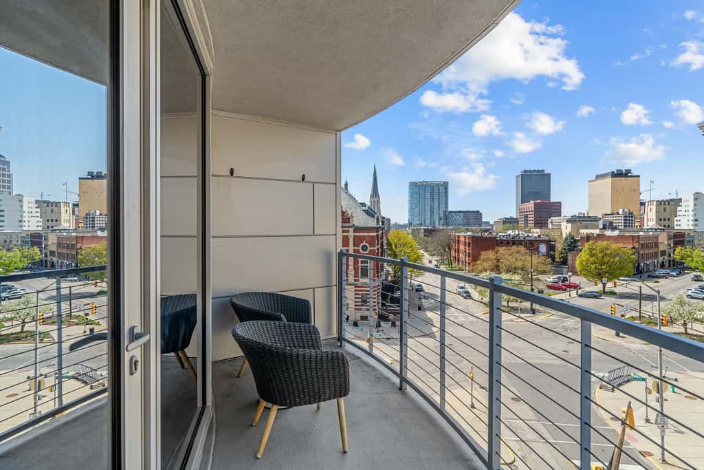 CozySuites - Penrose on Mass w/ pool & parking #3