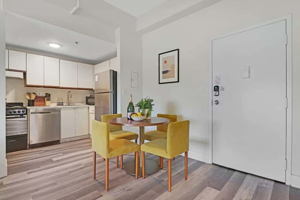 Roami at The Alamac Pool Near the Beach 1BR
