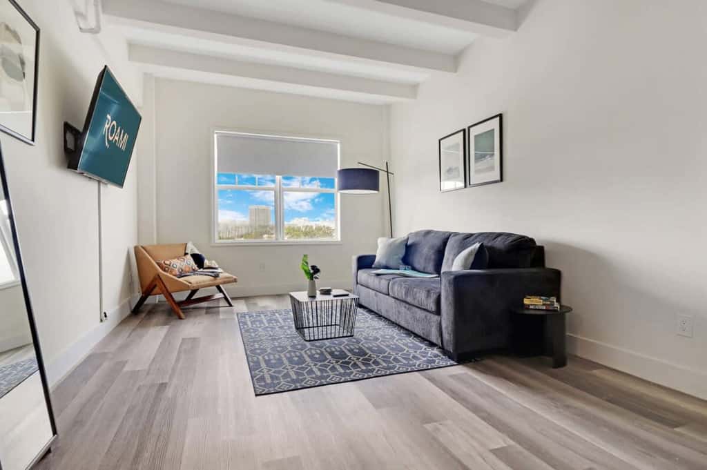 Roami at The Alamac Pool Near the Beach 1BR