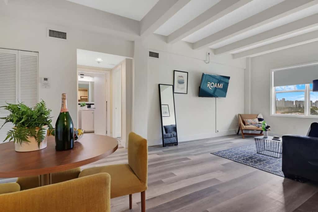 Roami at The Alamac Pool Near the Beach 1BR