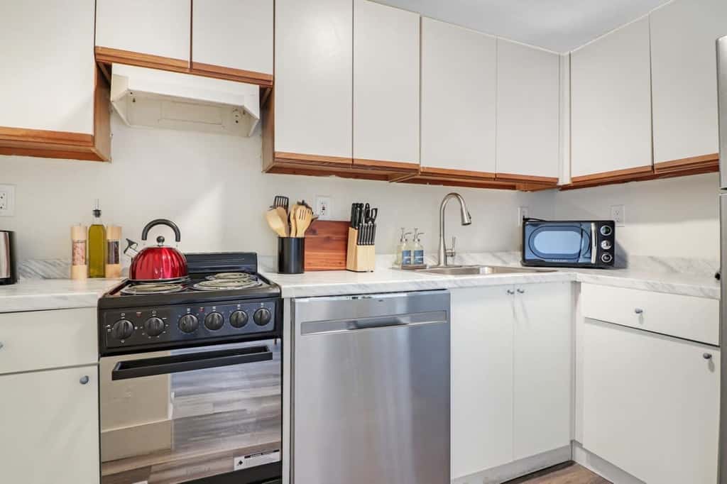 Roami at The Alamac Pool Near the Beach 1BR