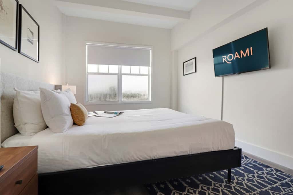Roami at The Alamac Pool Near the Beach 1BR