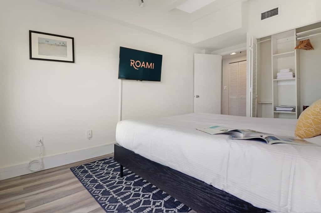 Roami at The Alamac Pool Near the Beach 1BR