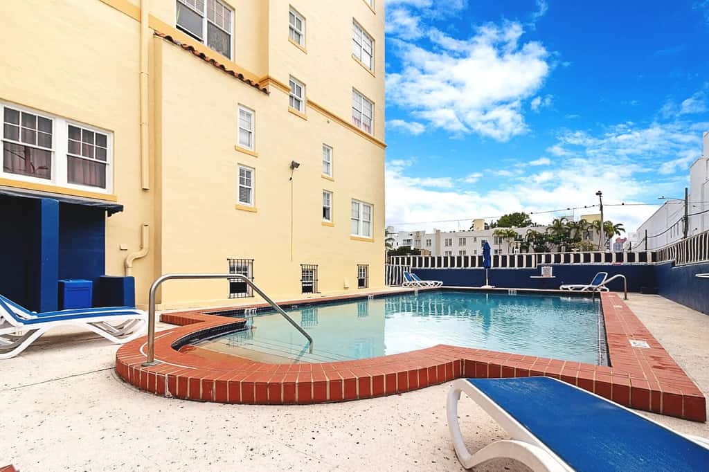 Roami at The Alamac Pool Near the Beach 1BR