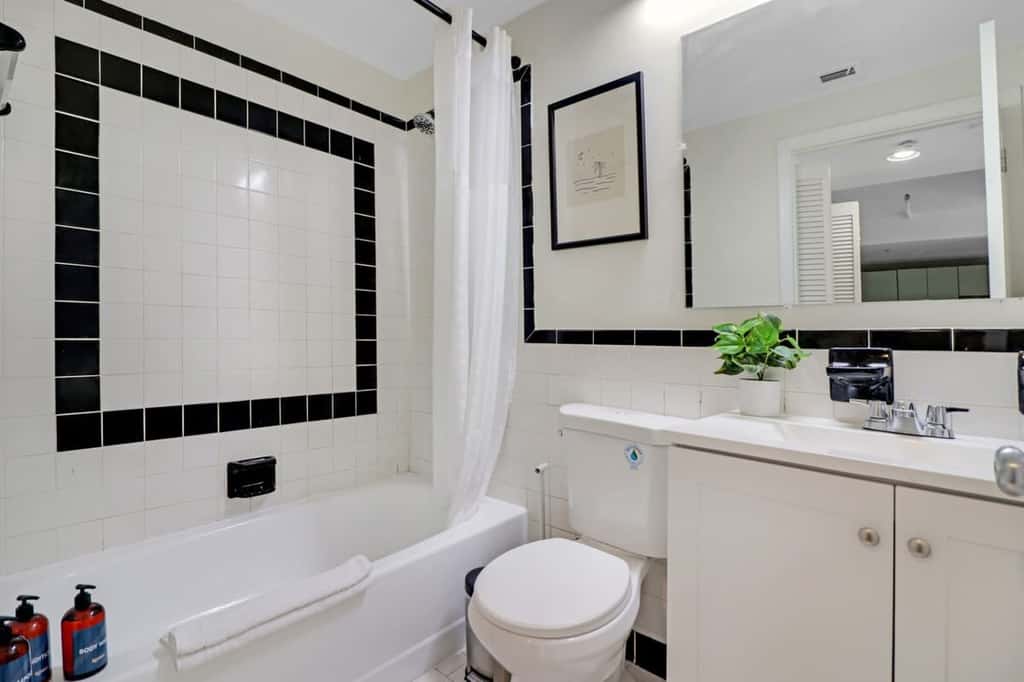 Roami at The Alamac Pool Near the Beach 1BR