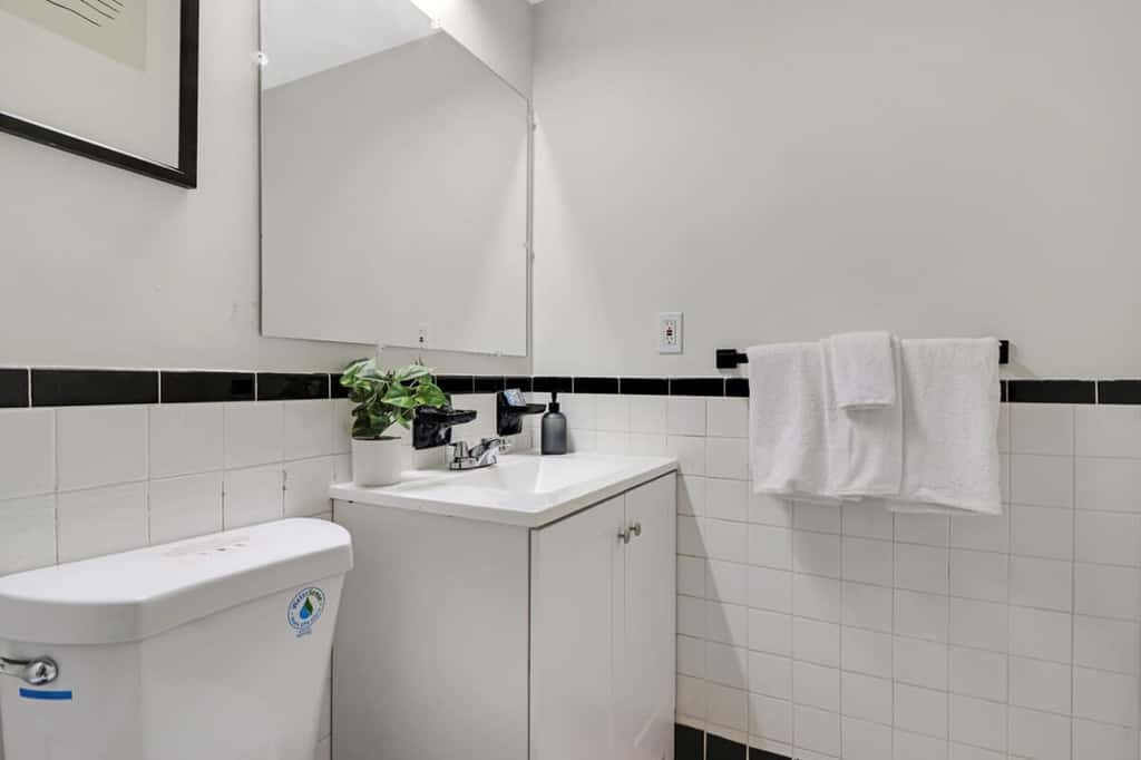 Roami at The Alamac Pool Near the Beach 1BR