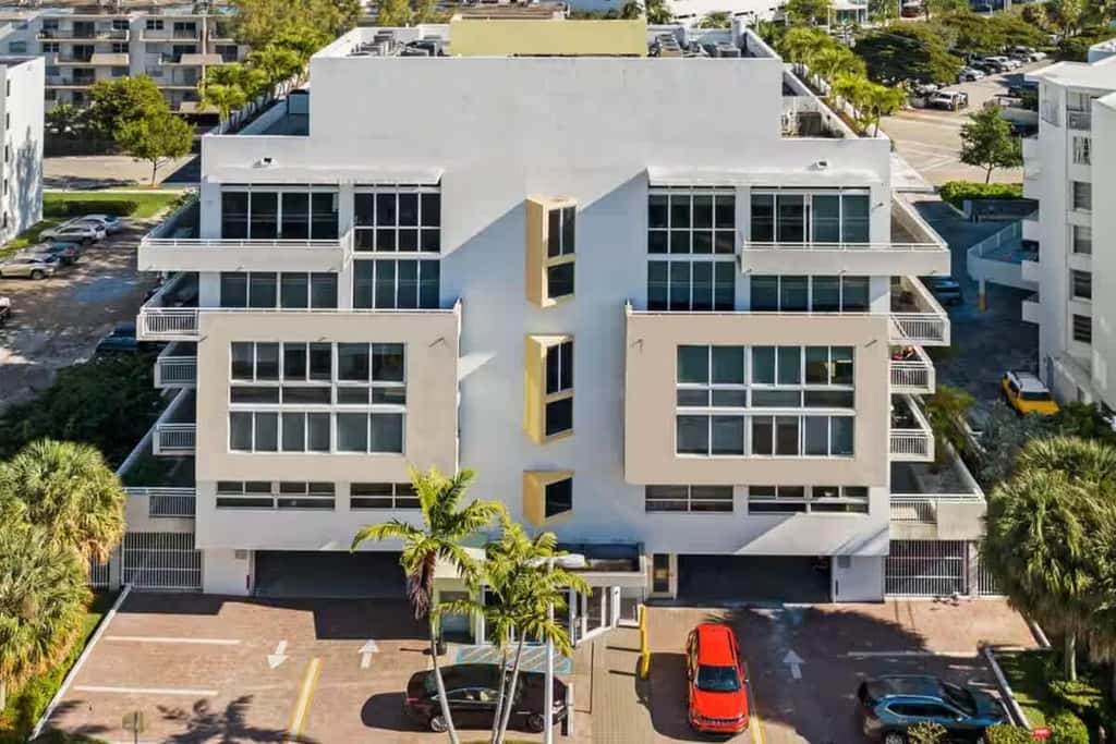 Roami at Sunny Isles | 6BR Combo