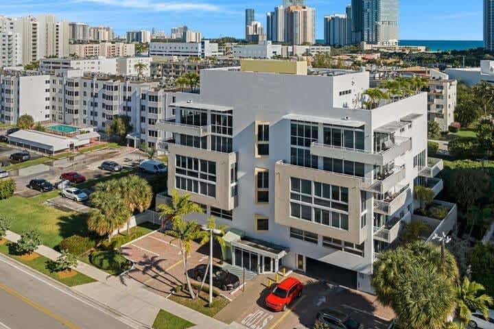 Roami at Sunny Isles | 6BR Combo