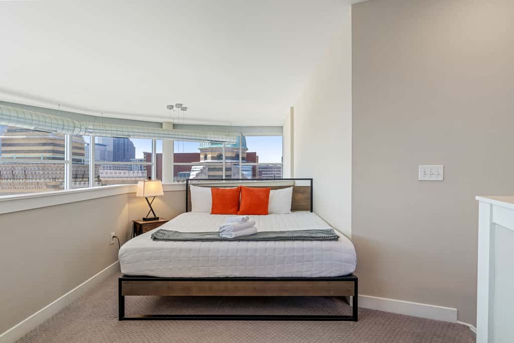 CozySuites - Penrose on Mass w/ pool & parking #5