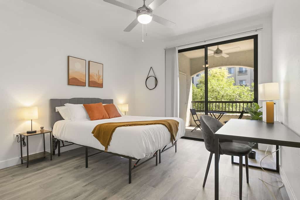 CozySuites Glendale by the stadium with pool!