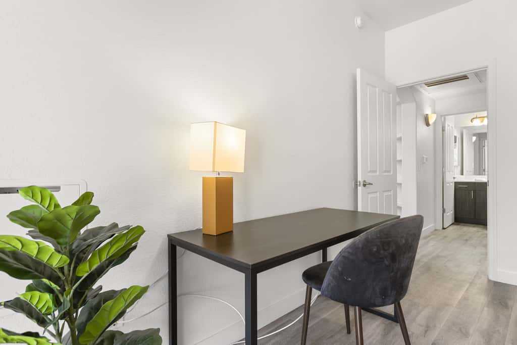 CozySuites Glendale by the stadium with pool!