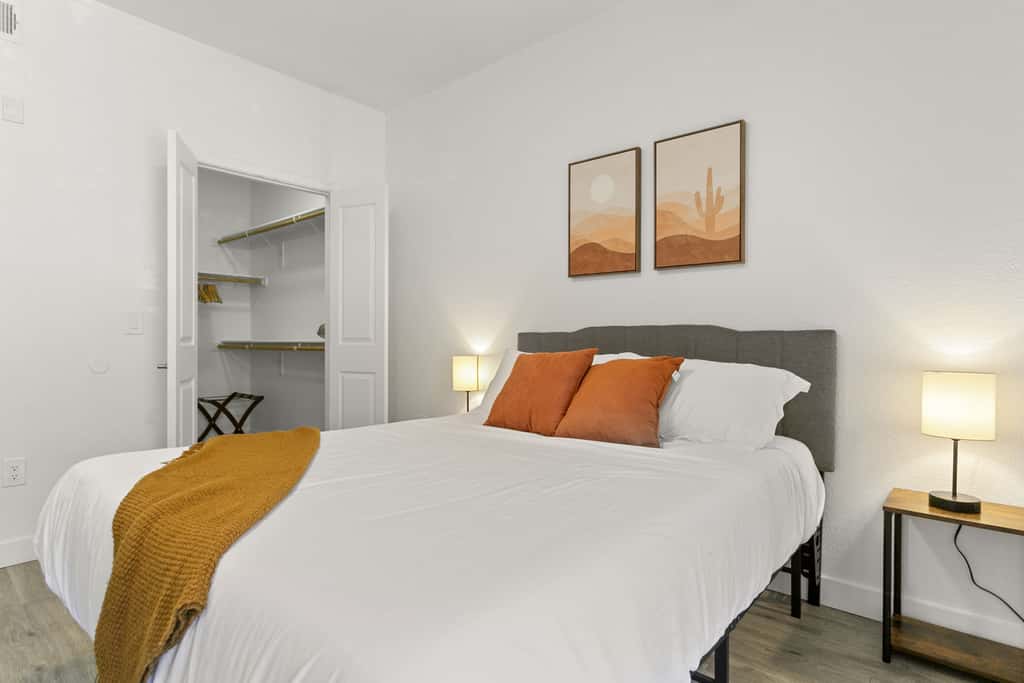 CozySuites Glendale by the stadium with pool!