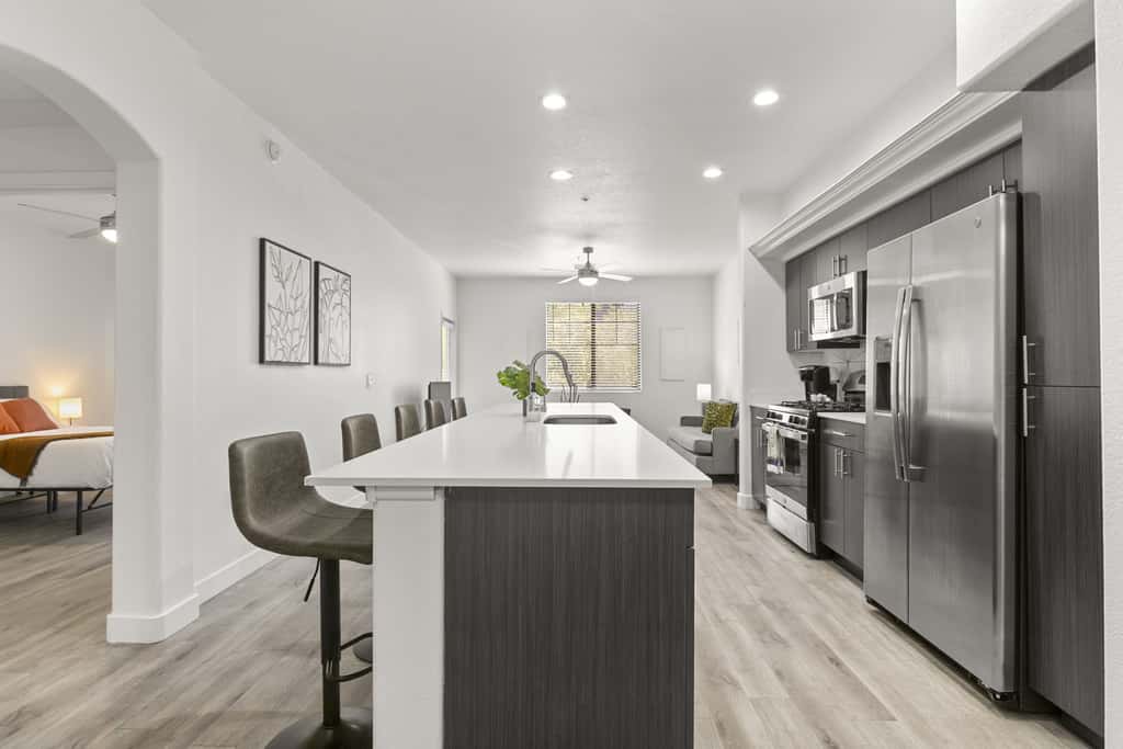 CozySuites Glendale by the stadium with pool!