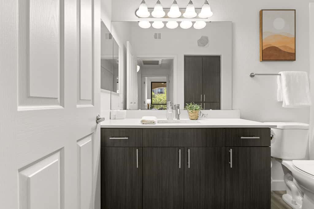 CozySuites Glendale by the stadium with pool!