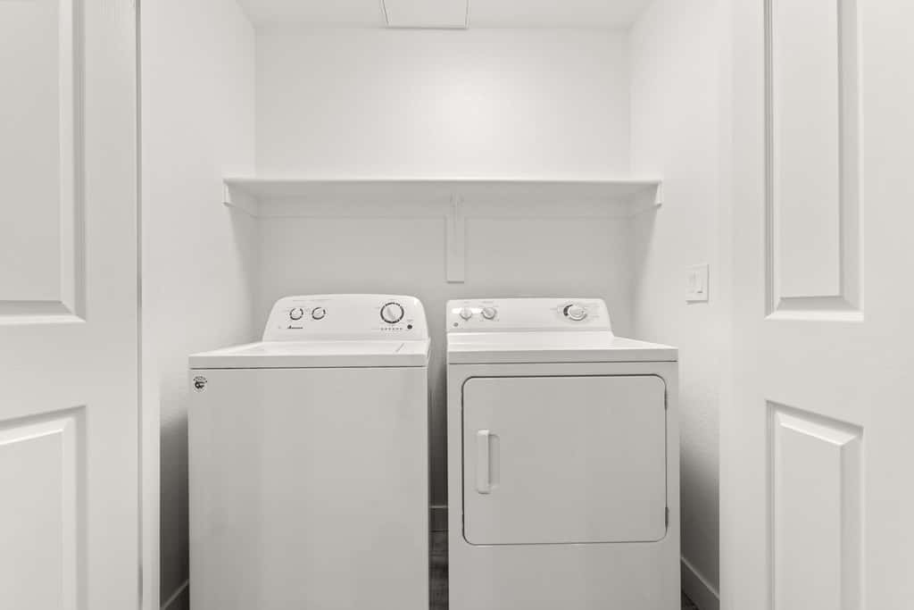 CozySuites Glendale by the stadium with pool!