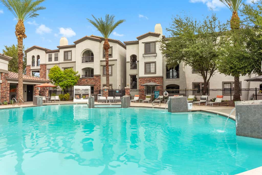 CozySuites Glendale steps from the stadium w/ pool