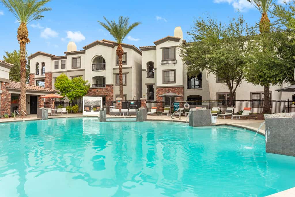 CozySuites Glendale steps from the stadium w/ pool