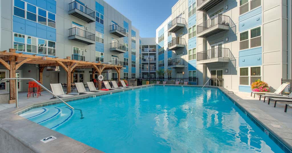 CozySuites - Penrose on Mass w/ pool & parking #4