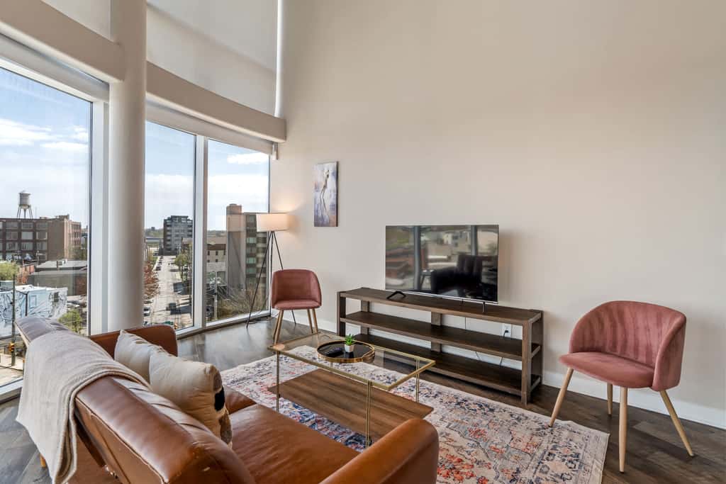 CozySuites - Penrose on Mass w/ pool & parking #4
