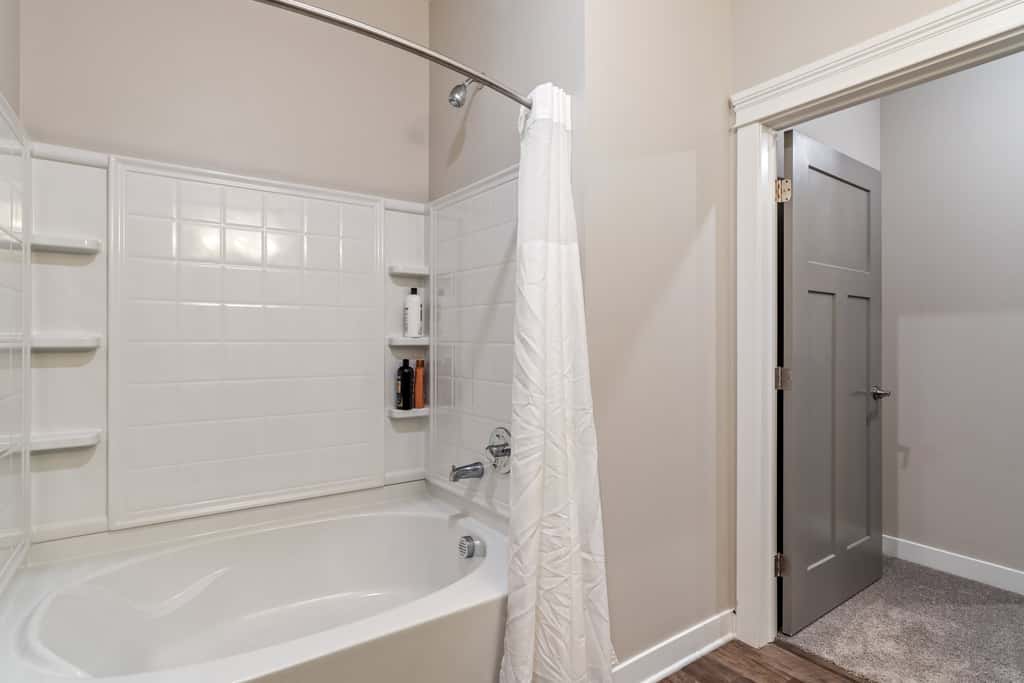 CozySuites - Penrose on Mass w/ pool & parking #4