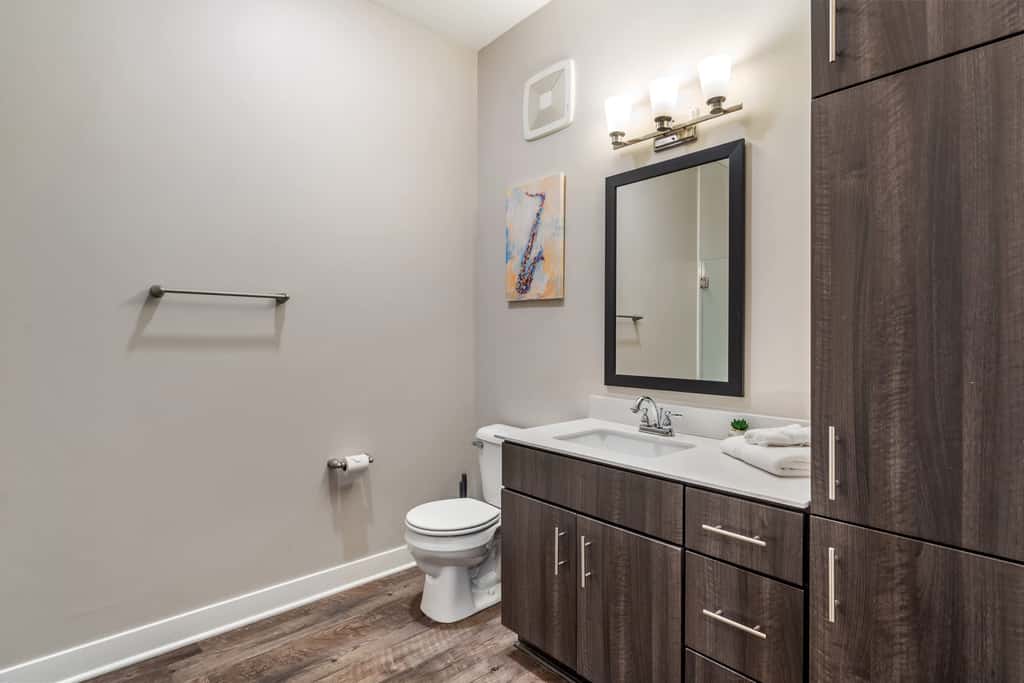 CozySuites - Penrose on Mass w/ pool & parking #4