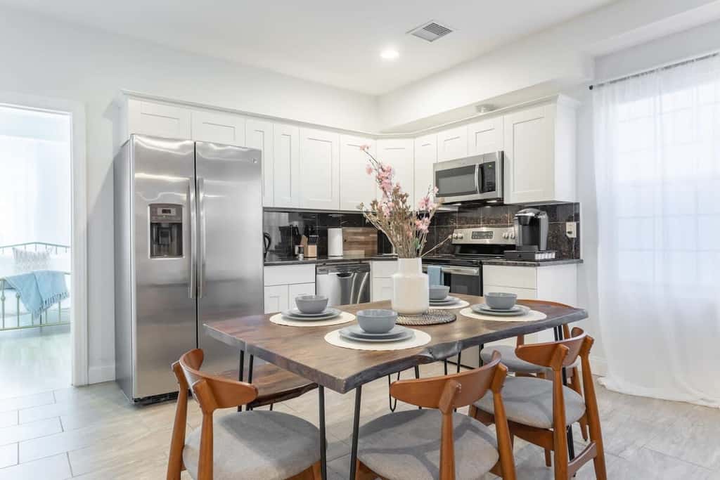 Sosuite | Billiards 3BR Apt w W/D