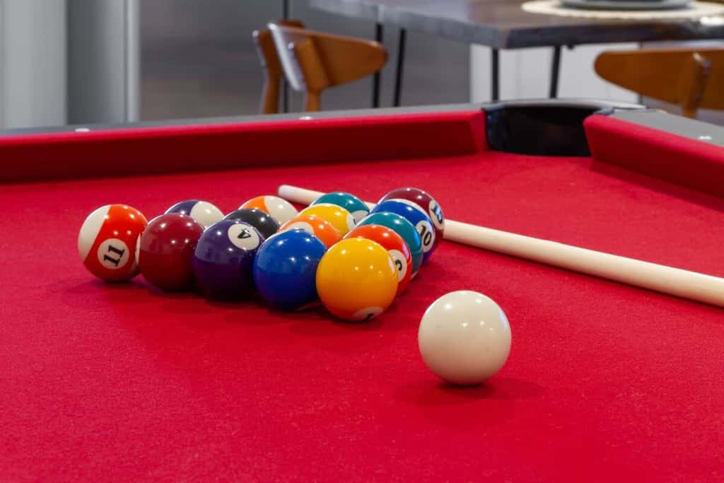 Sosuite | Billiards 3BR Apt w W/D