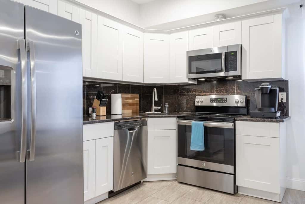 Sosuite | Billiards 3BR Apt w W/D